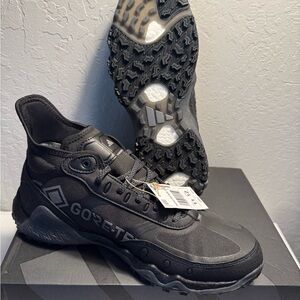 GORE-TEX Men's Black All weather golf shoes